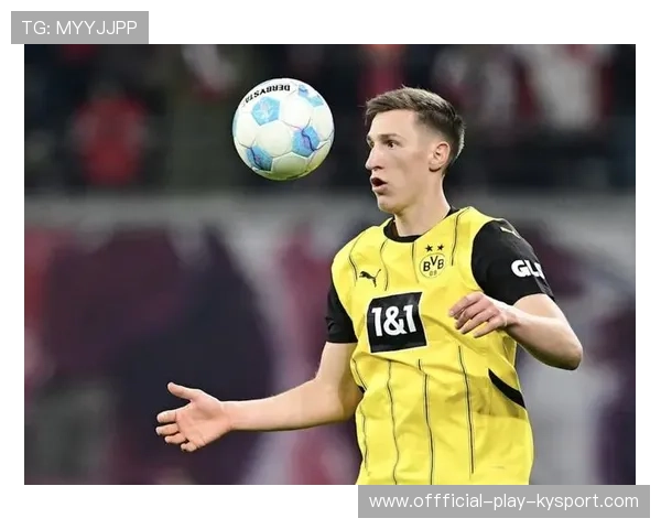 多特防线演练中，施洛特贝克多次成功化解渗透