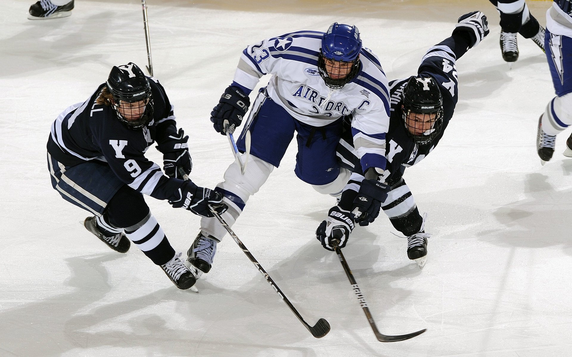 开云体育登陆入口-中国足球场上站位变化趋势，足球队站位